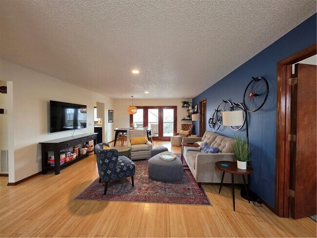 Photo - 11 Folkingham Ln