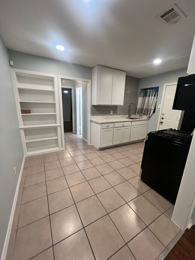 Photo - 520 N Montreal Ave