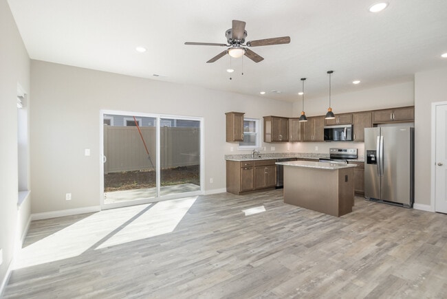 Photo - 505 Station Ct