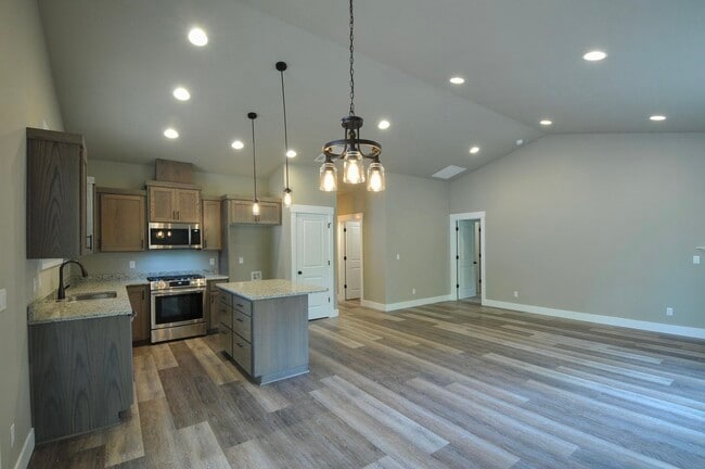 Photo - 253-255 NW Douglas St Unit 255