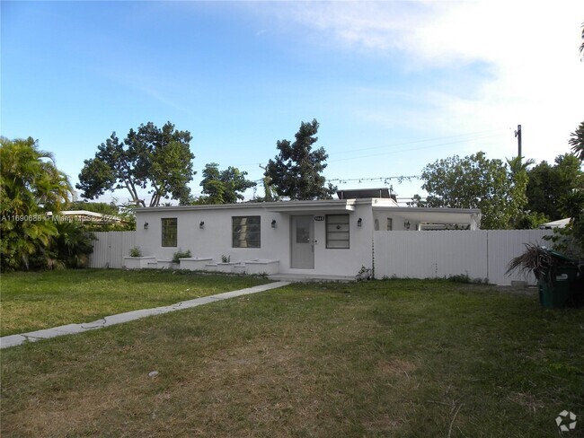 Building Photo - 9860 SW 48th St Rental