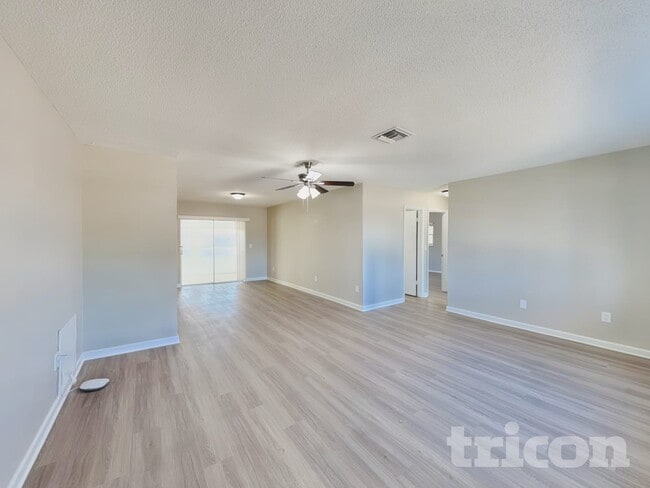 Photo - 4185 Bullard St