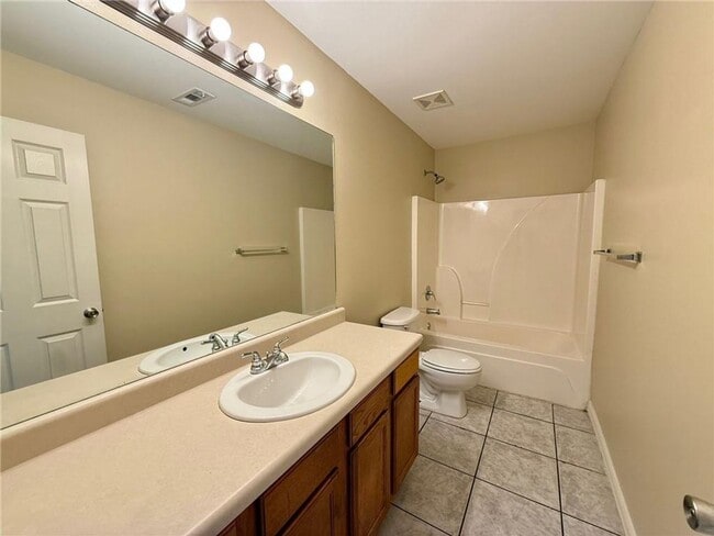 Photo - 300-300 Graystone Cir Unidad 300 Graystone