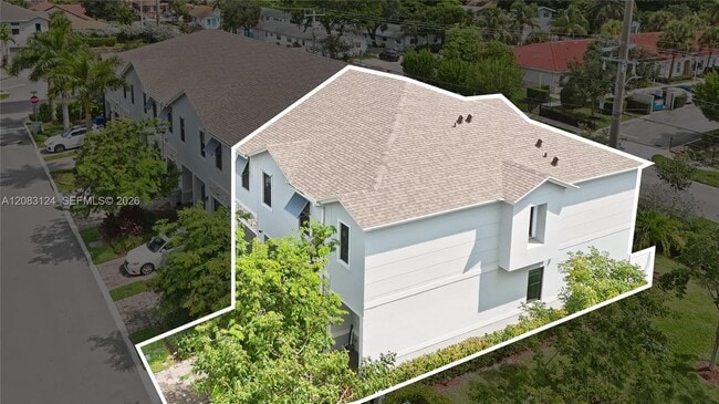 926 NW 3rd Ter