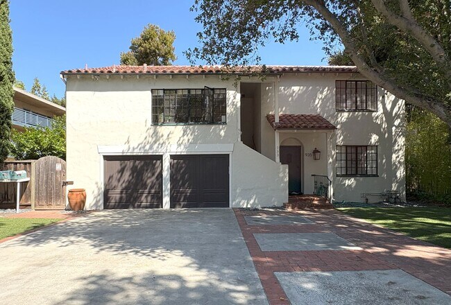 Photo - Beautifully Updated 2BR/2BA – Yard & Garage Unit 933