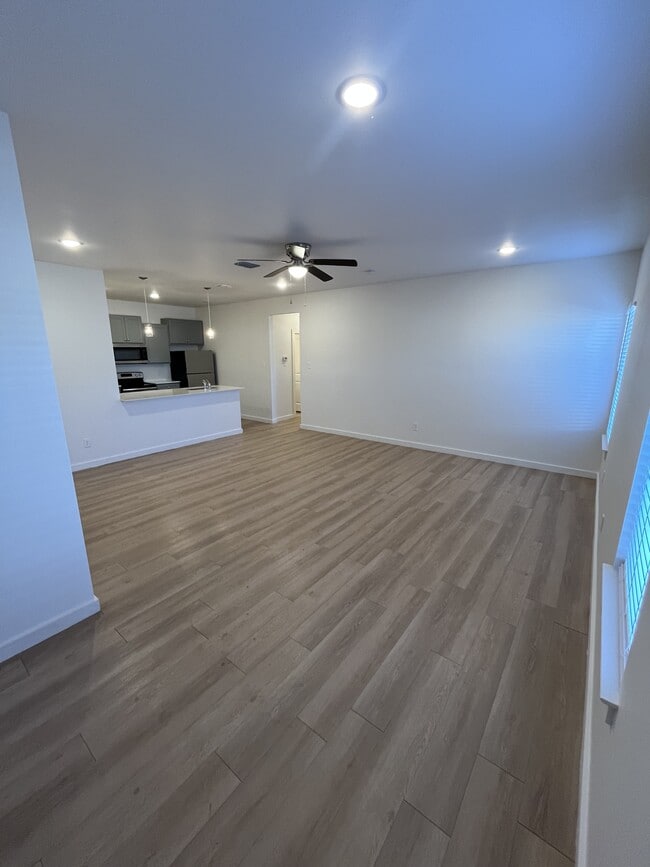 Photo - 5519 Itasca St