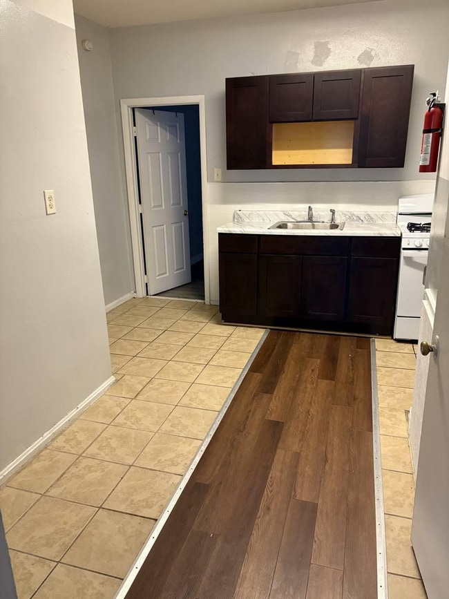 Building Photo - 5133 Irving St Unit 5133 Irving St #A