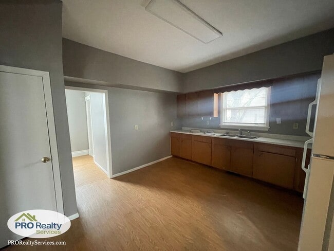 Photo - 264 Sidney St E