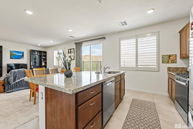 4928 Black Falcon Wy