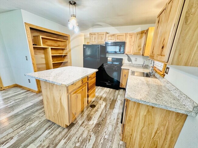 Photo - 721 E Ash St