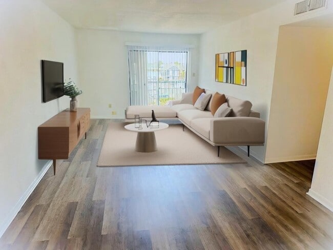 Building Photo - 2824 S Bartell Dr Unit 35