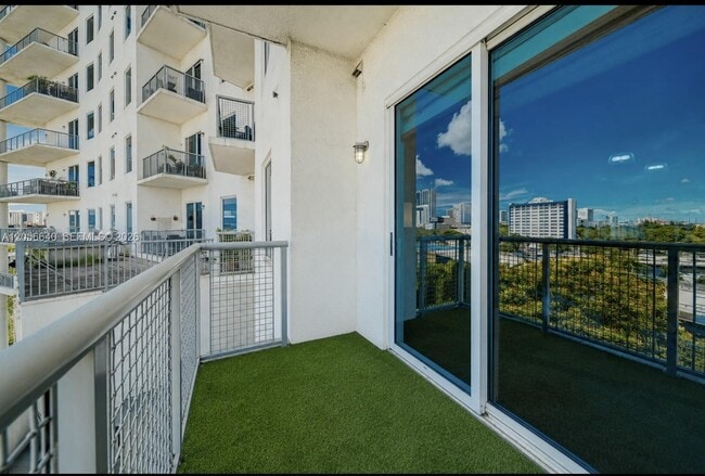 Photo - 10 SW South River Dr Unit 708
