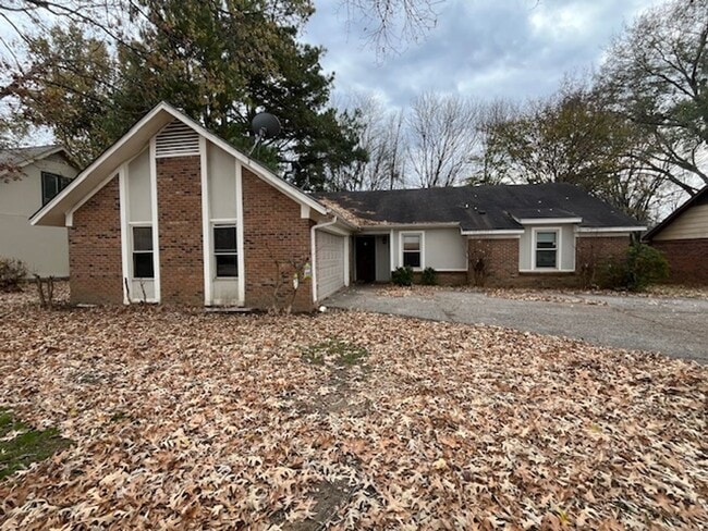 Building Photo - Renovated 3 Bedroom 2 Bath Home with 2 Car Garage for Rent!!