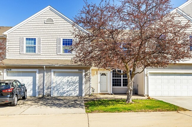 Building Photo - NEAR OTTER CREEK GOLF COURSE!! 2 Bedroom, 1.5 Bathroom in Northeast Ankeny