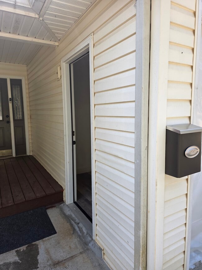 Building Photo - 144 Shenandoah Ln Unit G