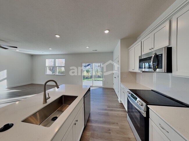 Photo - 1034 Heritage Blvd