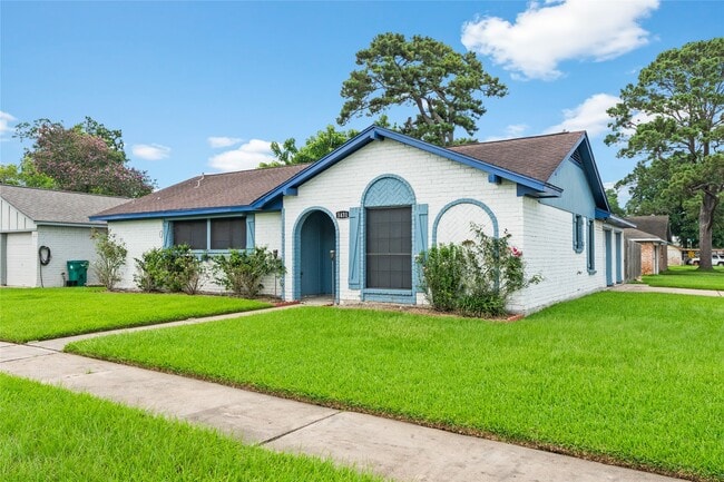 Photo - 1431 Epsilon St
