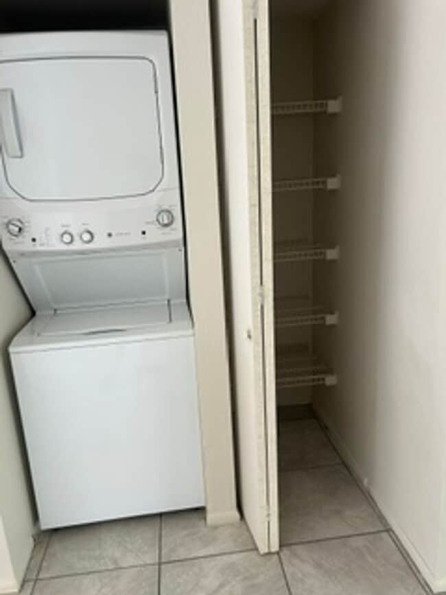 Photo - 10559 Chalmer St