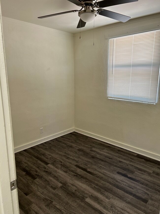 Bedroom - Hillcrest Apartments