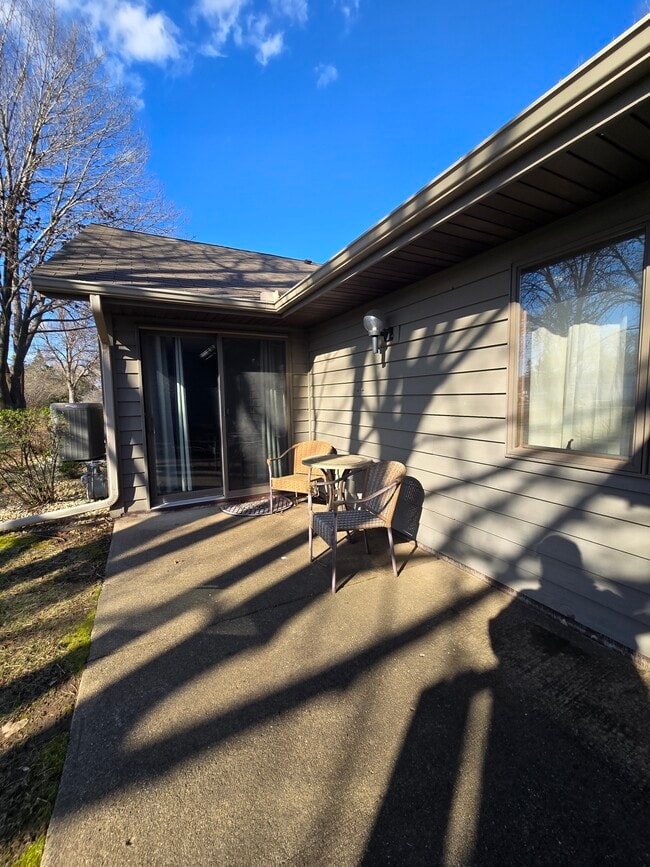 Photo - 138 Sargent Dr