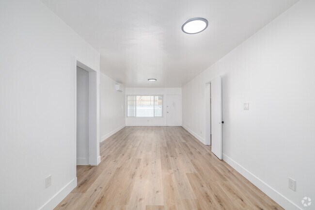 2BR, 1BA - 920SF - Living Room