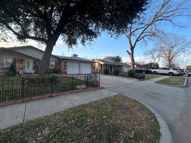 Building Photo - 2107 Tecumseh Trce