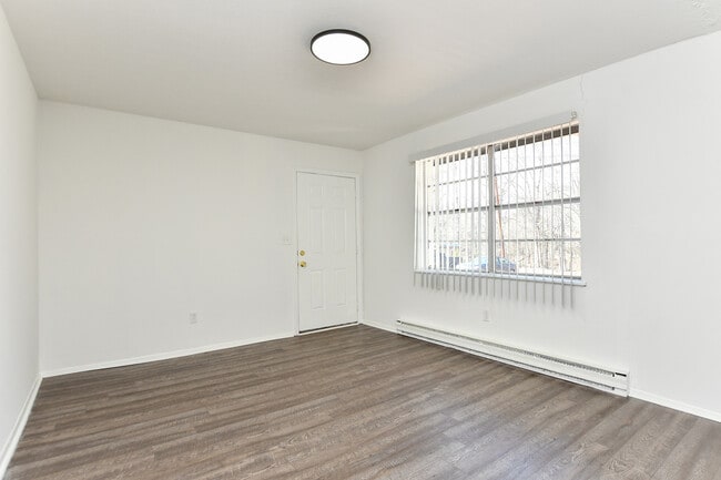 Building Photo - 409 Lily St Unit 16 Rental