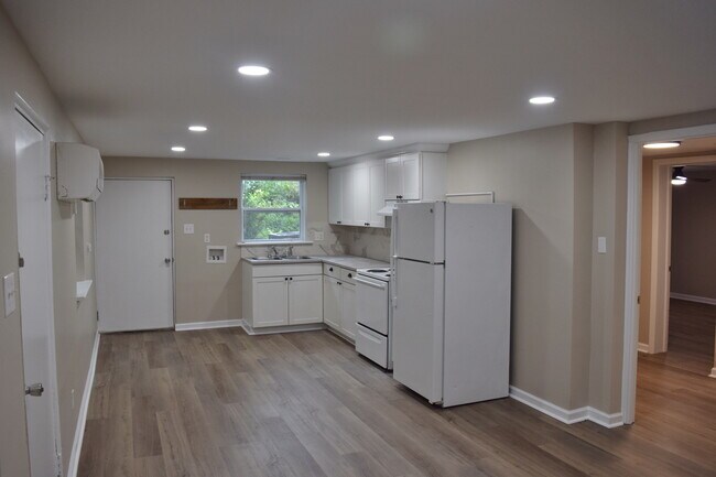 Kitchen - 4103 N Center St Unit #3