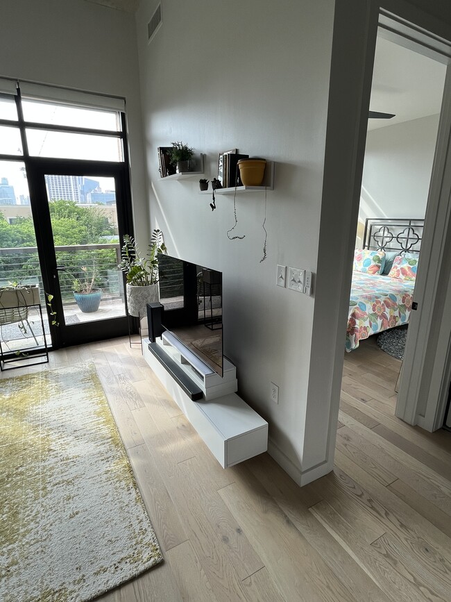 Concrete walls - will not hear neighbors. - 1501 E 4th St Unit 307