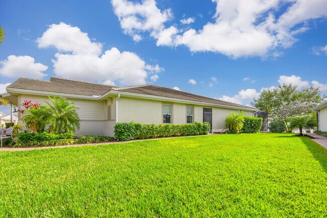 Photo - 14610 Edgewater Cir