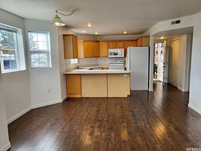 Building Photo - This is a beautiful 3 bed 2 bath home in the highly sought after CHAMBERY HOA community.