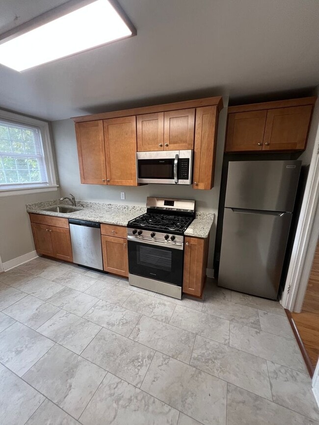 Photo - Huge 1 Bedroom Apartment, in the Near west...