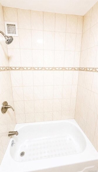 Photo - 404 Logan St