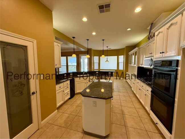 12520 Crown Crest Dr