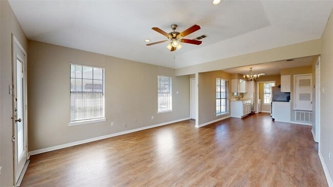 Photo - 1915 Woodsman Dr