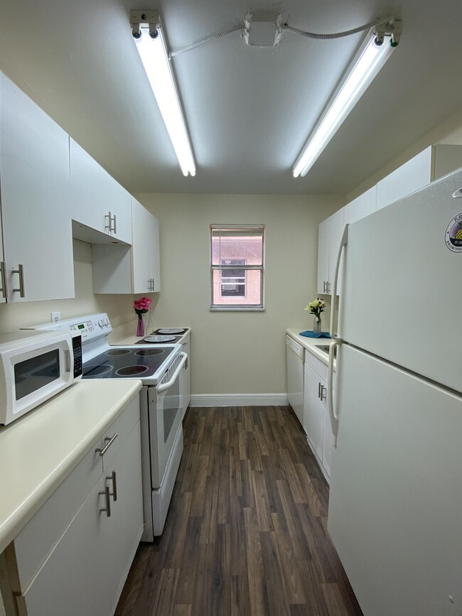 Photo - 450 SW 2nd Ave
