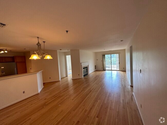 Building Photo - 1100 Quaker Hill Dr Unit 216 Rental