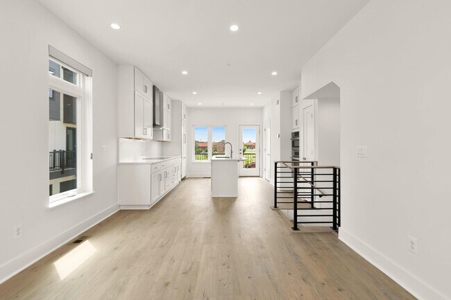 Photo - 39 Lower Service Ct NW