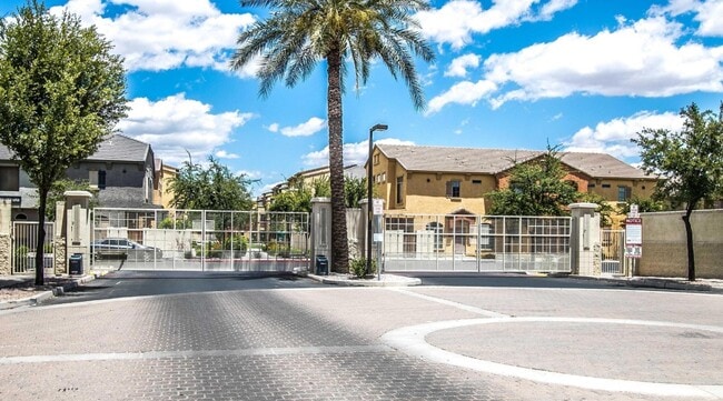 Photo - 2402 E 5th St Unidad 1618