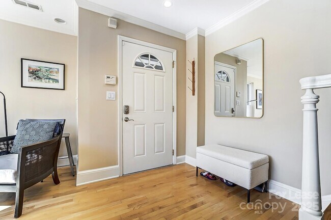 Photo - 328 W 6th St Unit 1