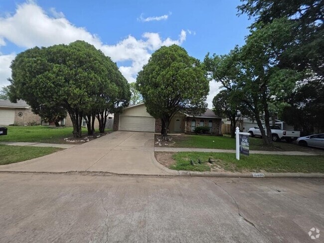Building Photo - 15630 Camino Del Sol Dr Rental