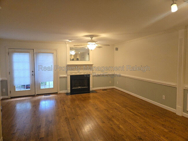 1647 Claiborne Ct