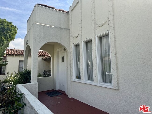 Photo - 3564 Dover St