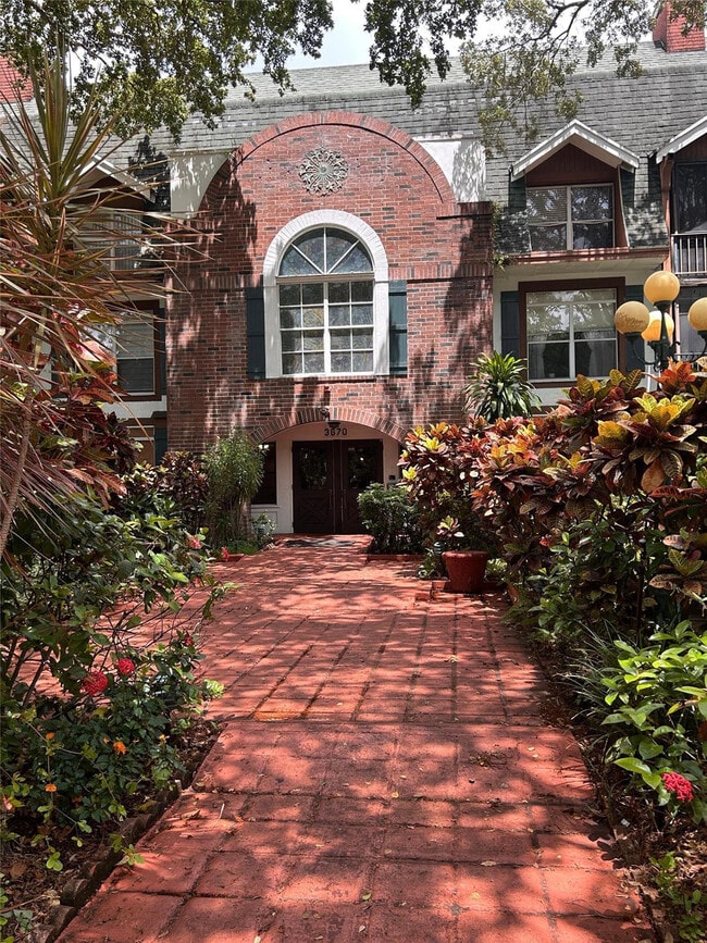 Building Photo - 3670 Inverrary Dr