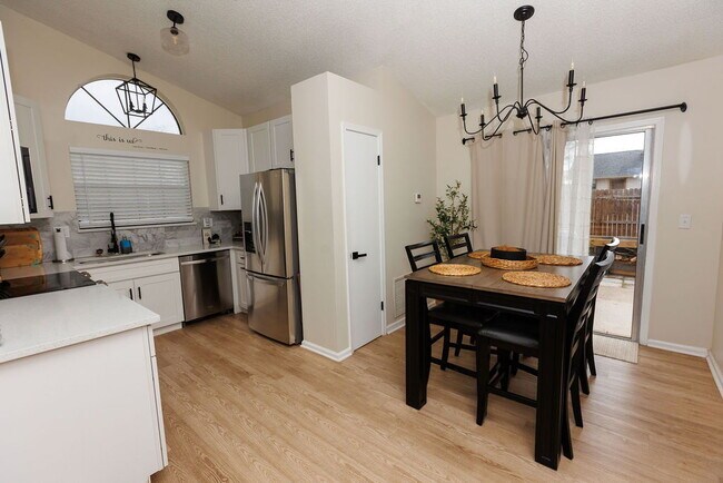 Photo - Beautifully updated 3 bedroom 2 bath home in Orange Park . Unidad C