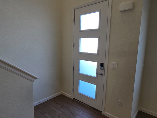 Photo - 1551 Spring Water Pt