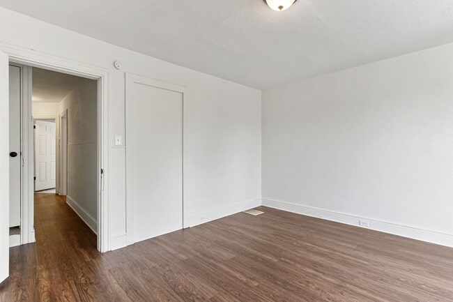 Building Photo - Spacious 5 Bedroom Home w/ Balcony, Porch & Yard Space!