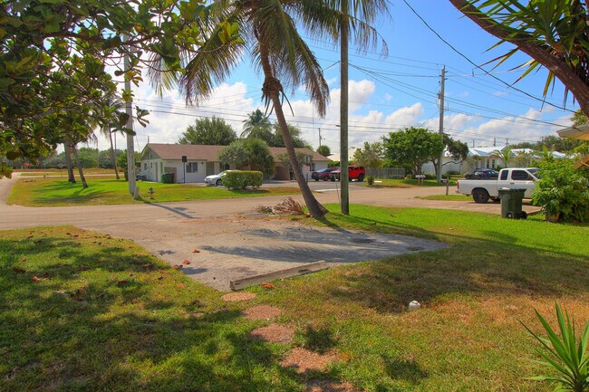Photo - 1045 Miami Blvd