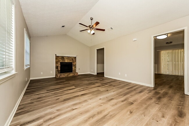 Photo - 221 Greenleaf Dr