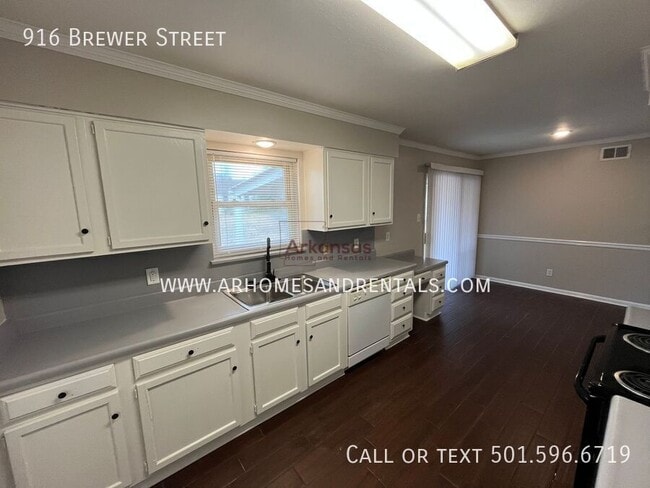 Photo - 916 Brewer St